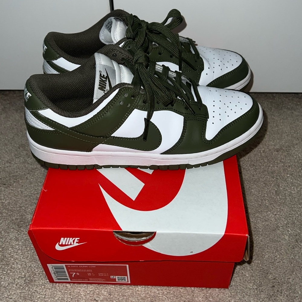W Nike Dunk Low Olive and White EUC